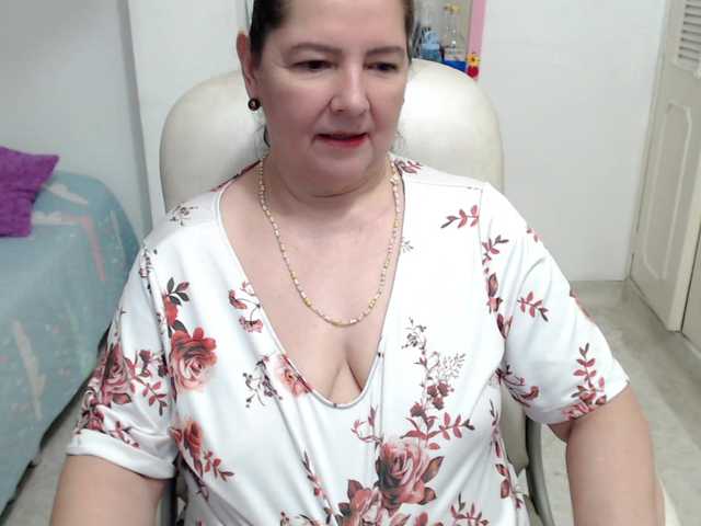 leonela-68 live cam on BongaCams