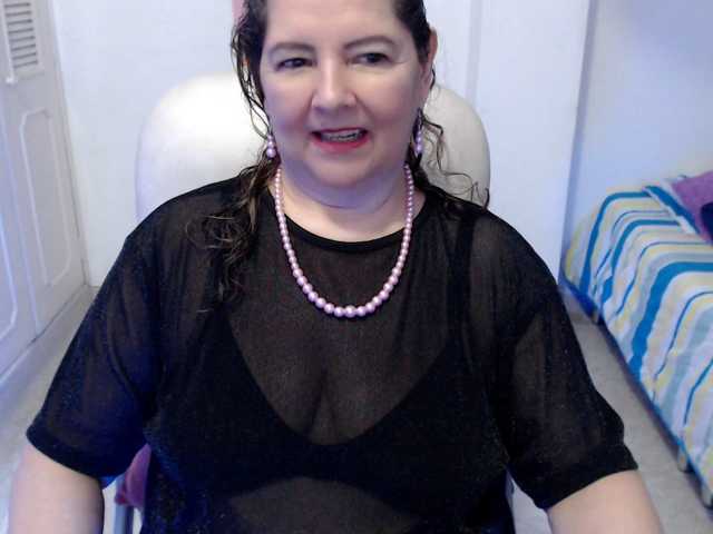leonela-68 live cam on BongaCams