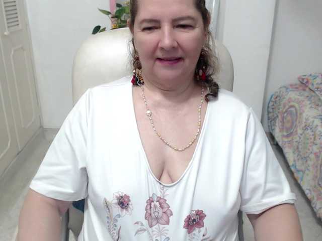 leonela-68 live cam on BongaCams