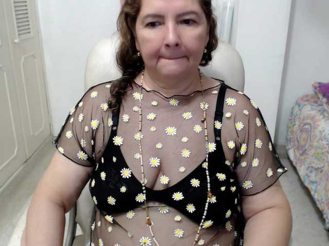leonela-68 live webcam show