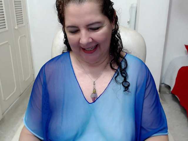 leonela-68 live cam on BongaCams