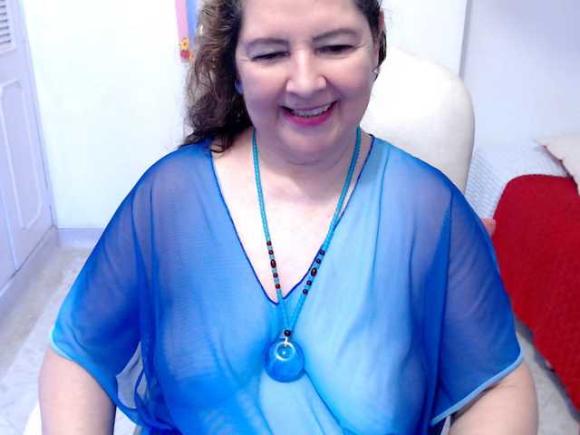 leonela-68 live cam on BongaCams