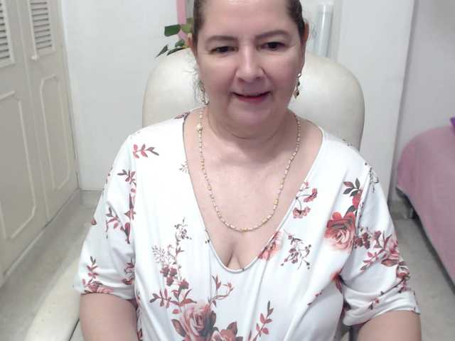 leonela-68 live cam on BongaCams