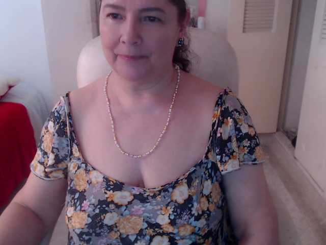 leonela-68 live cam on BongaCams