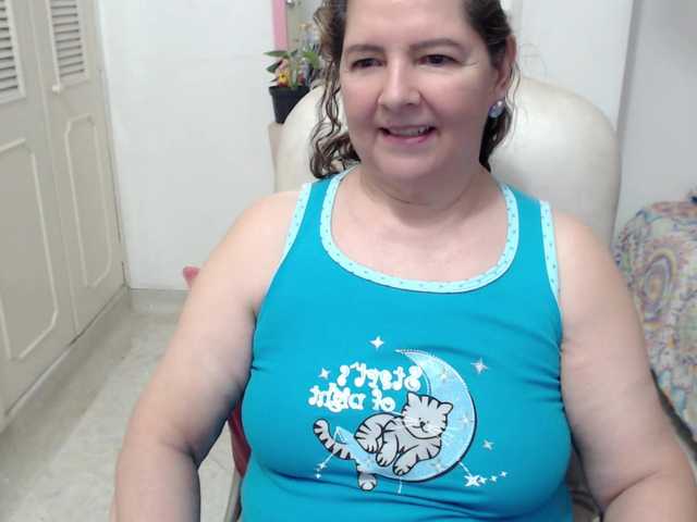 leonela-68 live cam on BongaCams