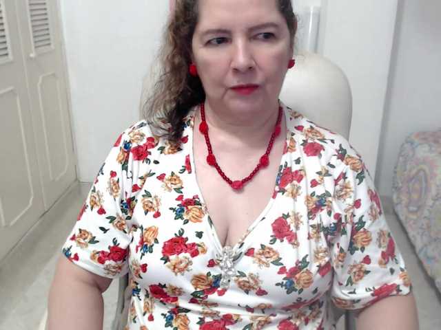 leonela-68 live cam on BongaCams