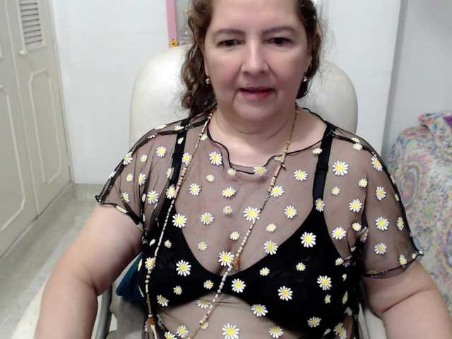 leonela-68 live cam on BongaCams