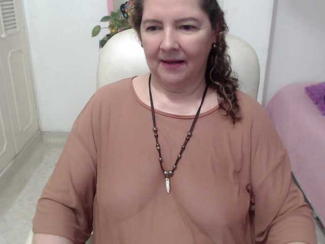 leonela-68 live cam on BongaCams
