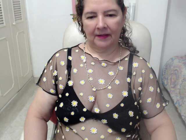 leonela-68 live cam on BongaCams