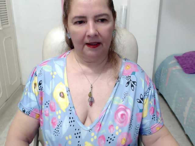 leonela-68 live cam on BongaCams