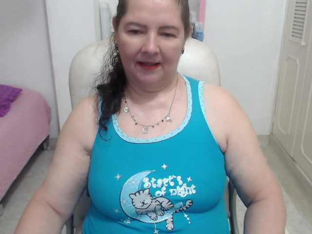 leonela-68 live cam on BongaCams