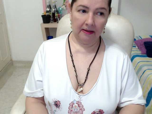 leonela-68 live cam on BongaCams