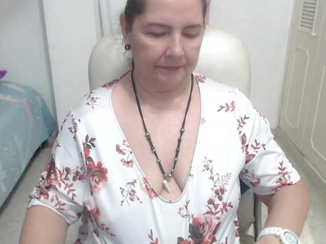 leonela-68 live cam on BongaCams