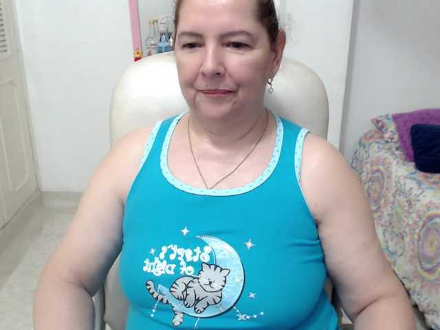 leonela-68 live cam on BongaCams