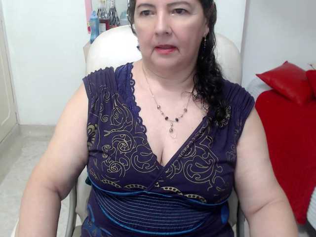leonela-68 live cam on BongaCams