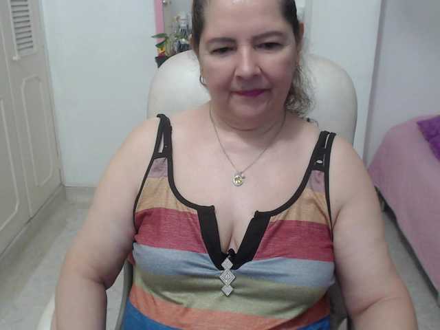 leonela-68 live cam on BongaCams