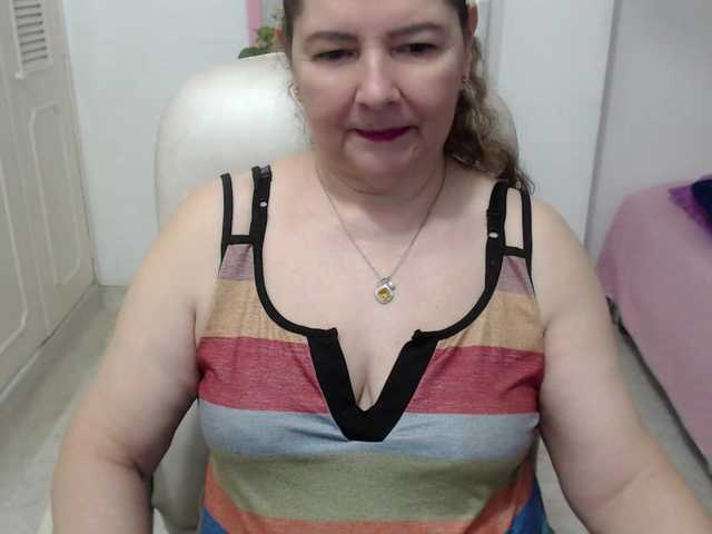 leonela-68 live cam on BongaCams