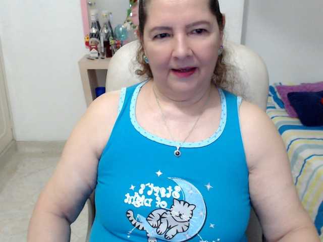 leonela-68 live cam on BongaCams