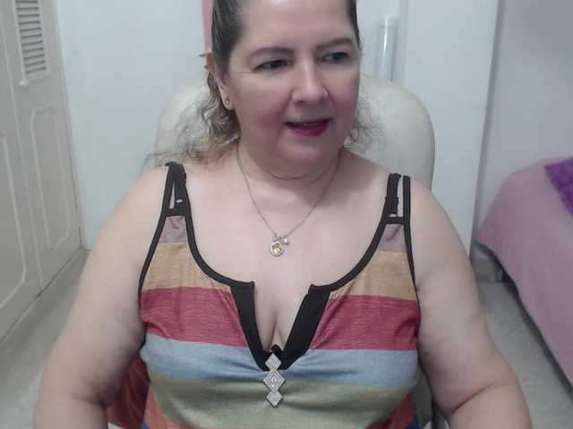 leonela-68 live cam on BongaCams