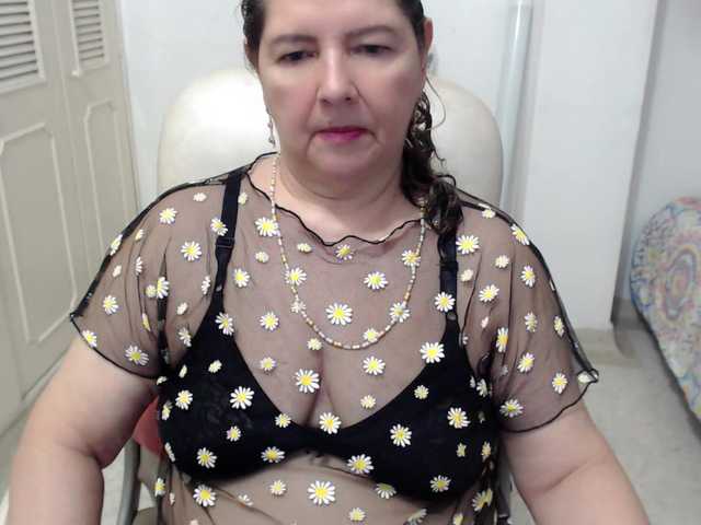 leonela-68 live cam on BongaCams