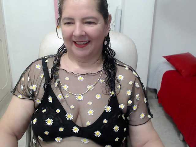 leonela-68 live cam on BongaCams