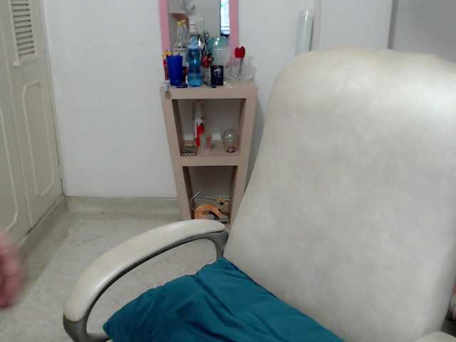 leonela-68 live cam on BongaCams