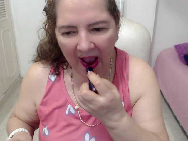 leonela-68 live cam on BongaCams