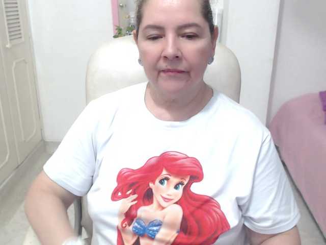 leonela-68 live cam on BongaCams