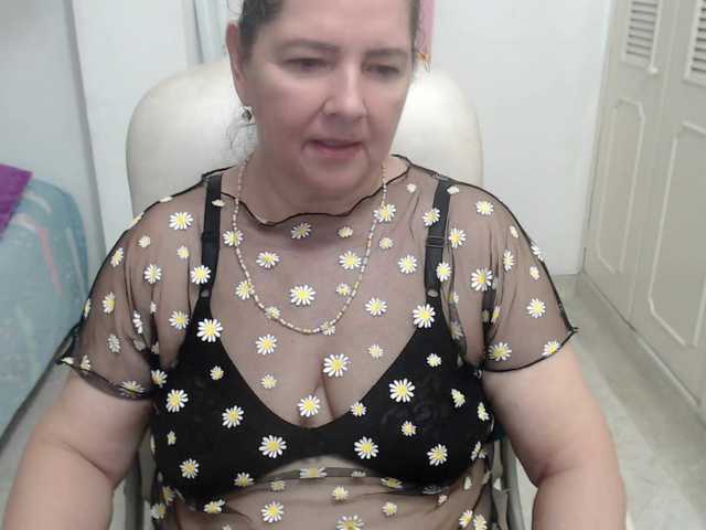 leonela-68 live cam on BongaCams
