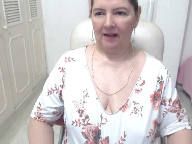 leonela-68 live cam on BongaCams