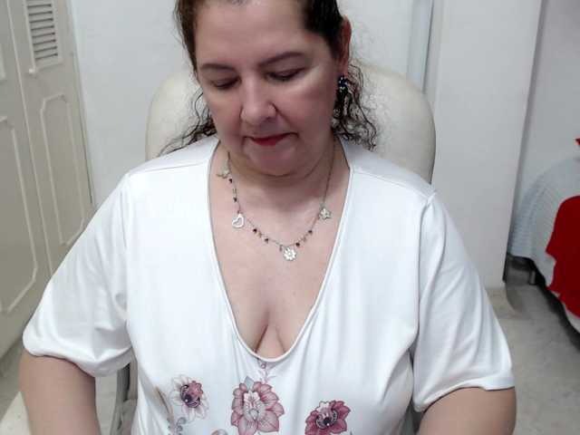 leonela-68 live cam on BongaCams