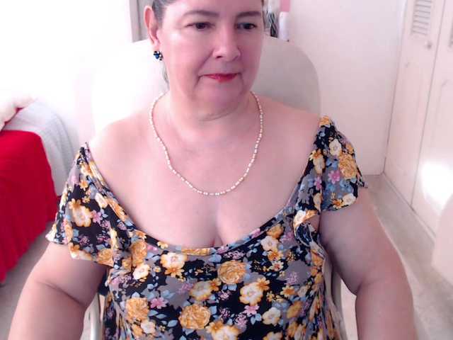 leonela-68 live cam on BongaCams