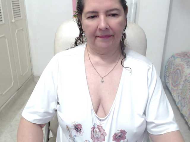 leonela-68 live cam on BongaCams