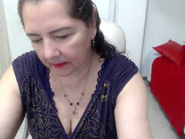 leonela-68 live cam on BongaCams