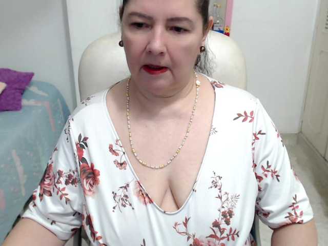 leonela-68 live cam on BongaCams
