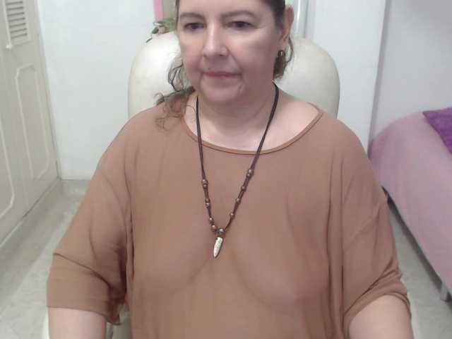 leonela-68 live cam on BongaCams