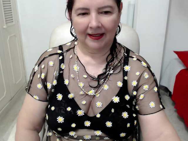 leonela-68 live cam on BongaCams