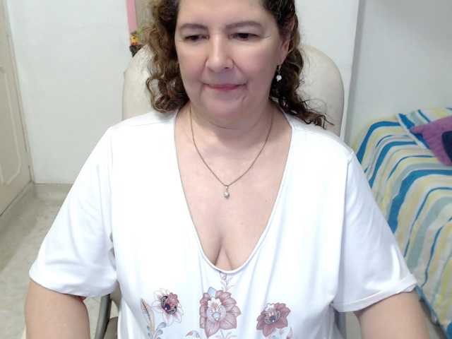 leonela-68 live cam on BongaCams