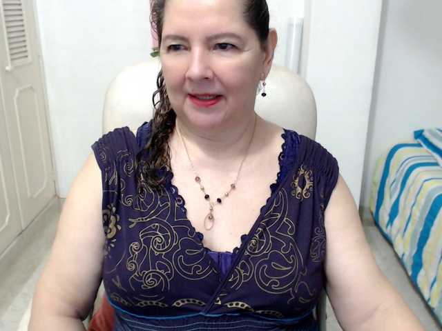 leonela-68 live cam on BongaCams