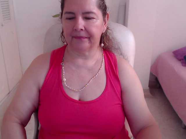 leonela-68 live cam on BongaCams