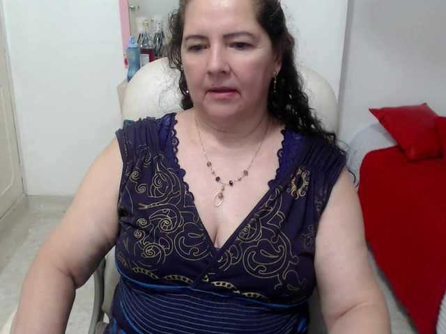 leonela-68 live cam on BongaCams