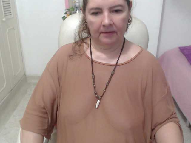 leonela-68 live cam on BongaCams