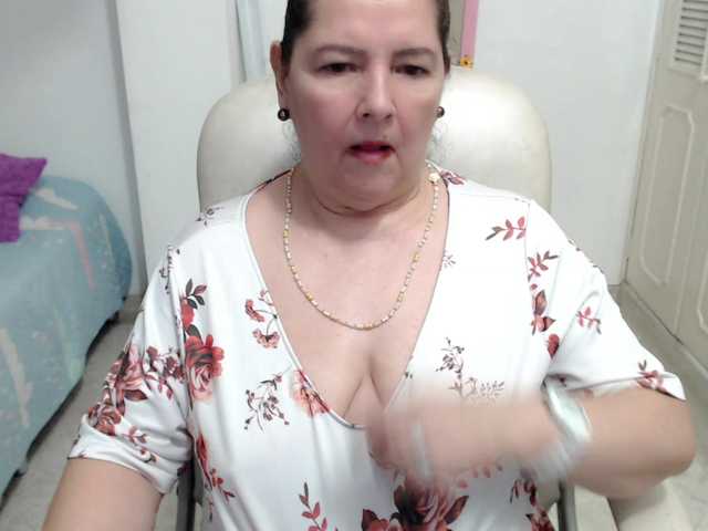 leonela-68 online