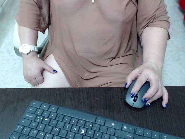 leonela-68 online