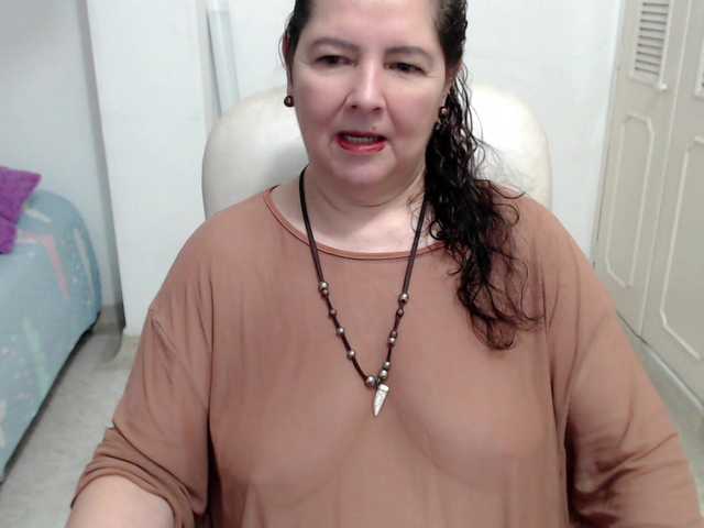 leonela-68 live cam on BongaCams