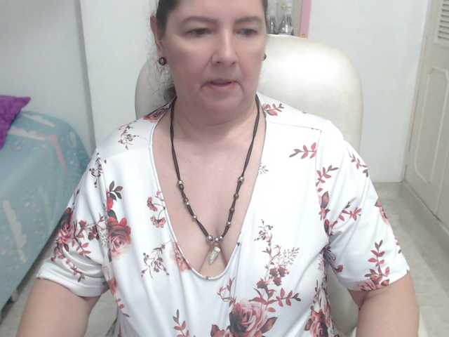 leonela-68 live cam on BongaCams