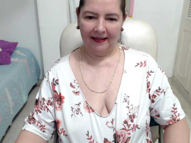leonela-68 live cam on BongaCams