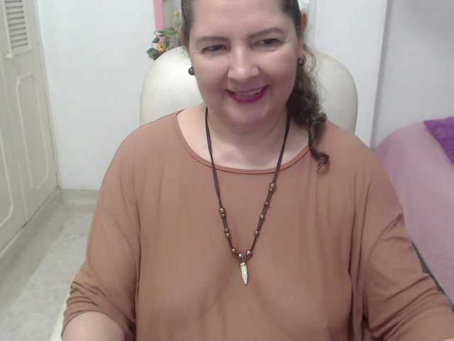 leonela-68 live cam on BongaCams