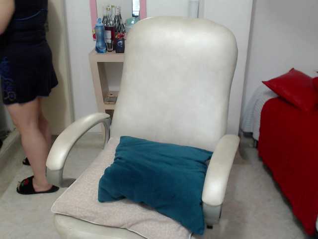 leonela-68 live cam on BongaCams