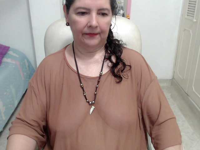 leonela-68 live cam on BongaCams